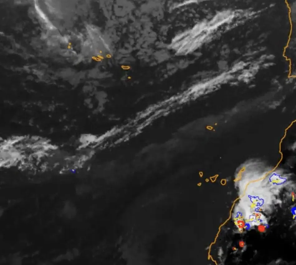 A Small Storm System Southwest of Fuerteventura May Bring Drizzle This Morning