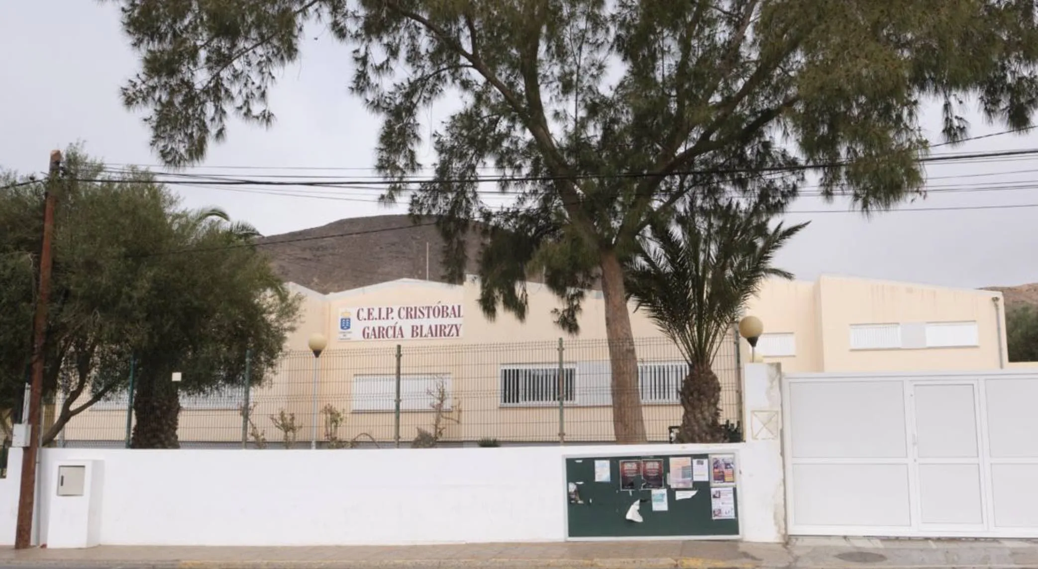 CEIP Pájara and Cristóbal García Blairzy to Install Roofing on Sports Courts