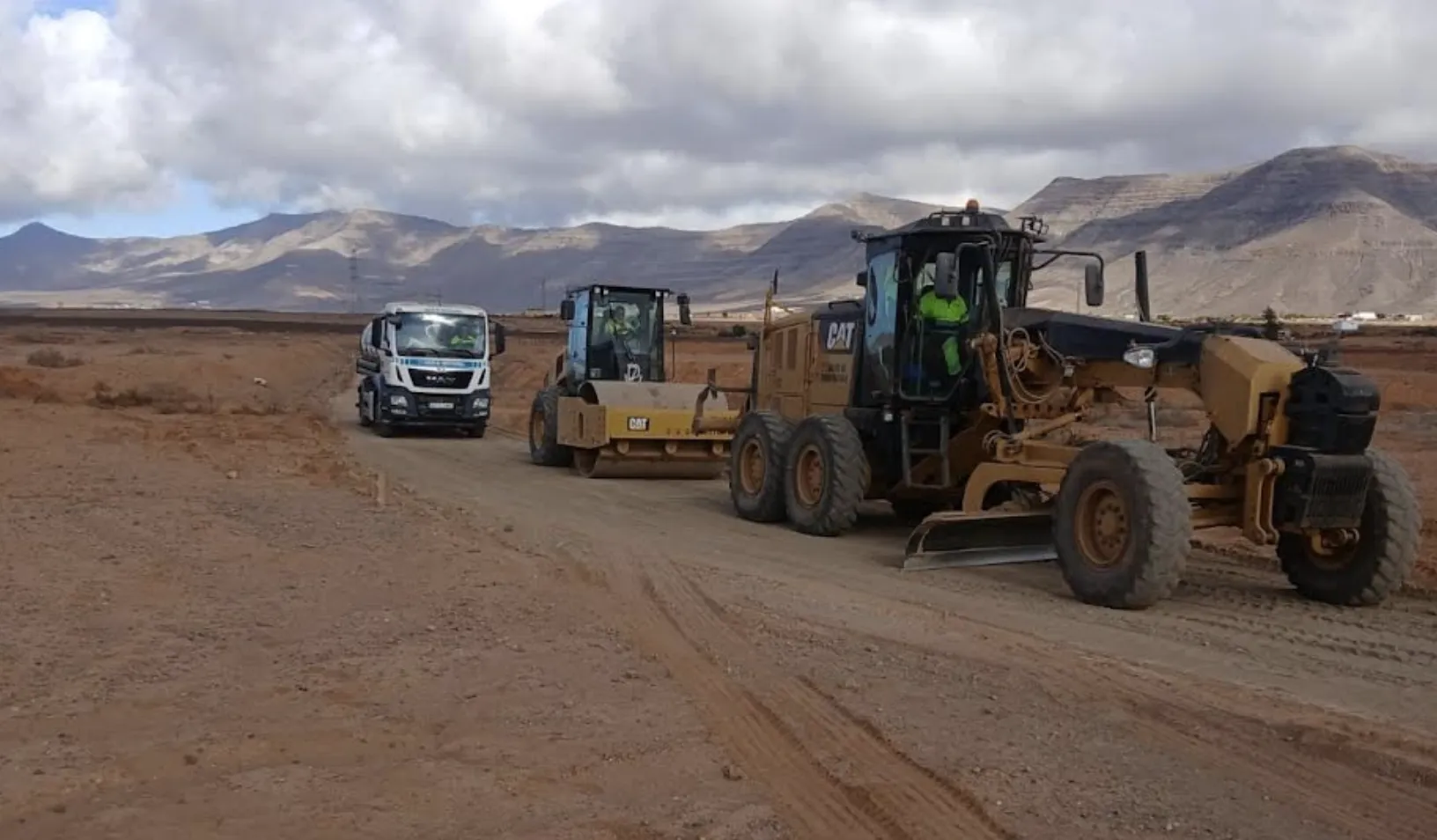 The train from Recebe is making its way between Tesjuate and Goroy towards El Matorral.