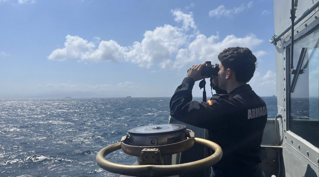 La armada vigila el paso de barcos rusos en Canarias