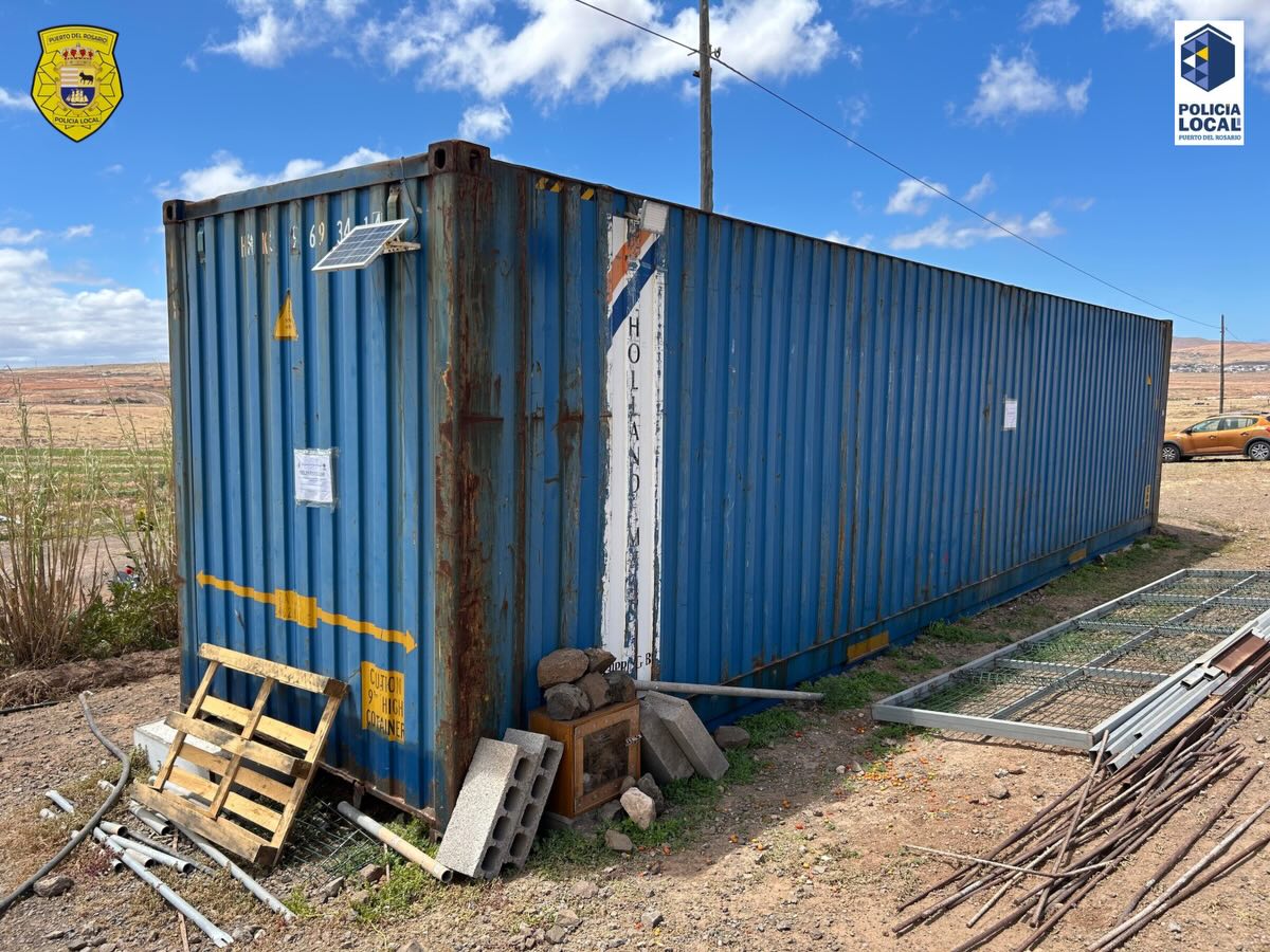 Nuevo precinto de un contenedor sin t&iacute;tulo habilitante en El Alm&aacute;cigo