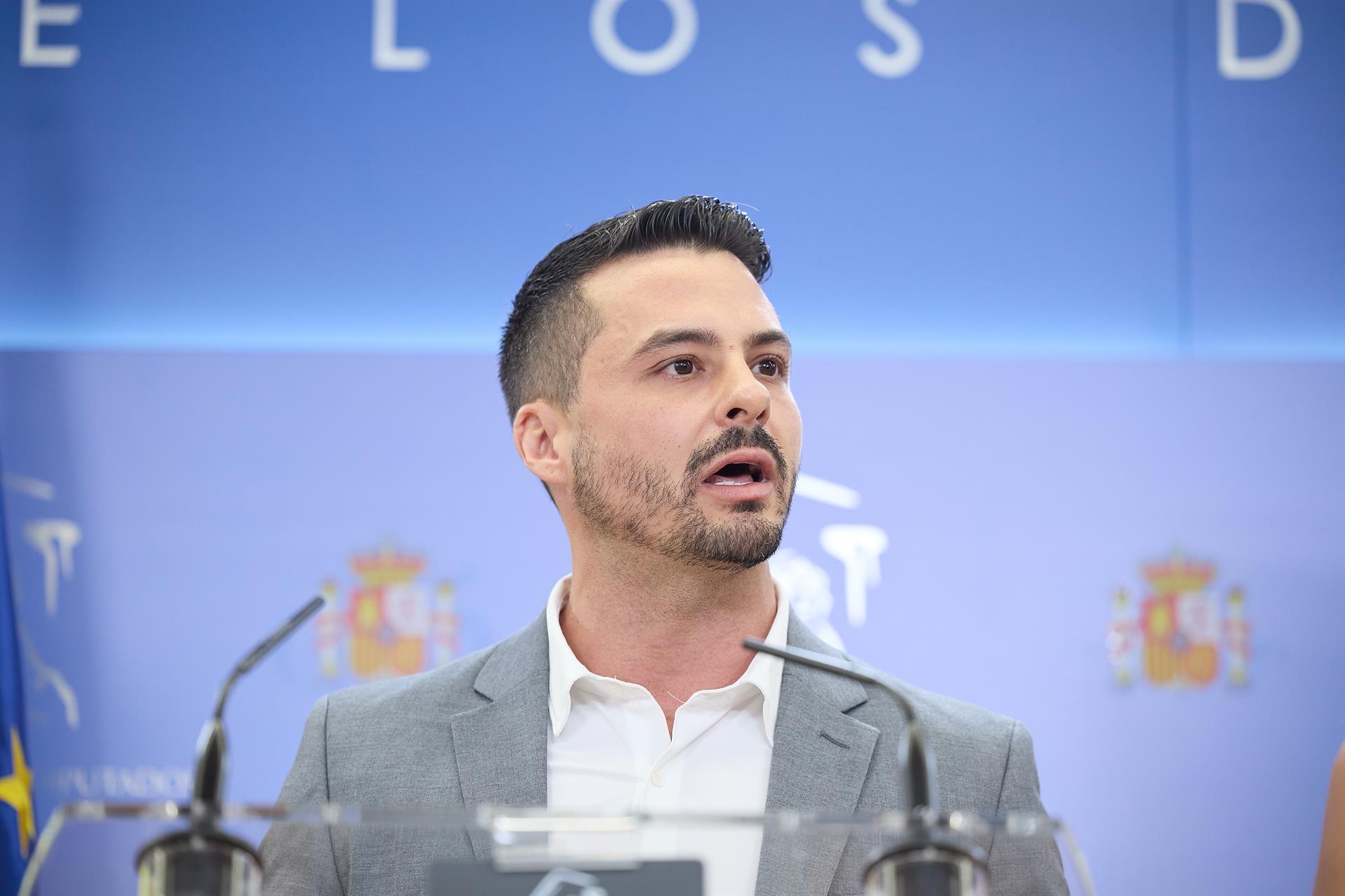 CC insta al PSOE canario a aclararse sobre la cogesti&oacute;n aeroportuaria y abre la puerta al "relevo" de Lucena en Aena