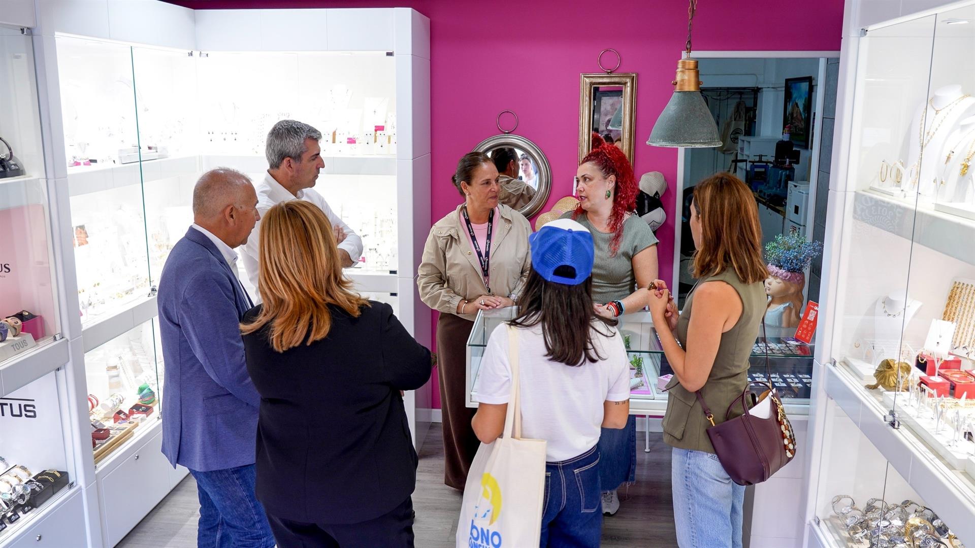 Los aut&oacute;nomos canarios "tiran del carro" en tiempos de incertidumbre