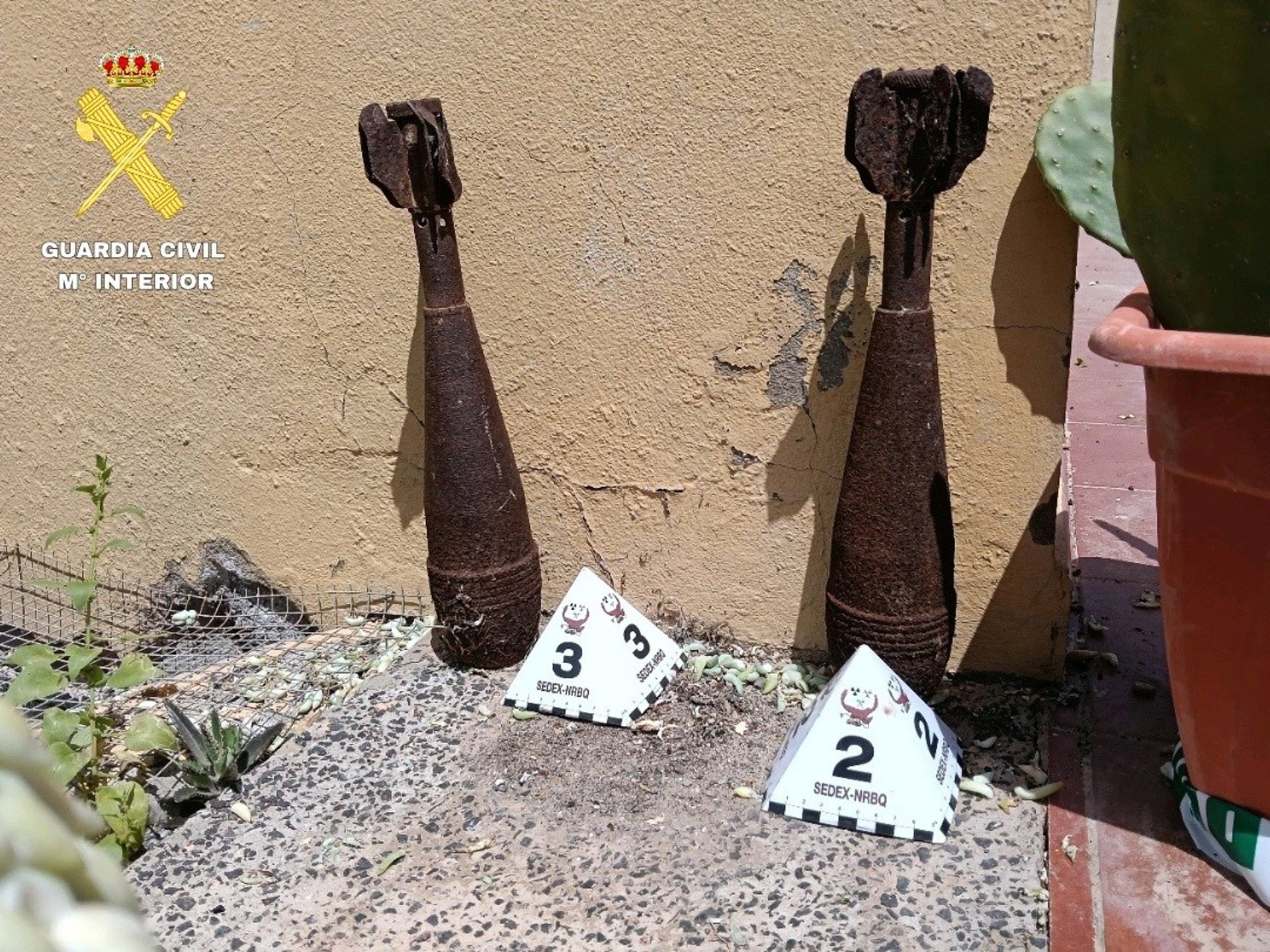 Localizan dos proyectiles de mortero con carga explosiva en el interior de una vivienda en Corralejo