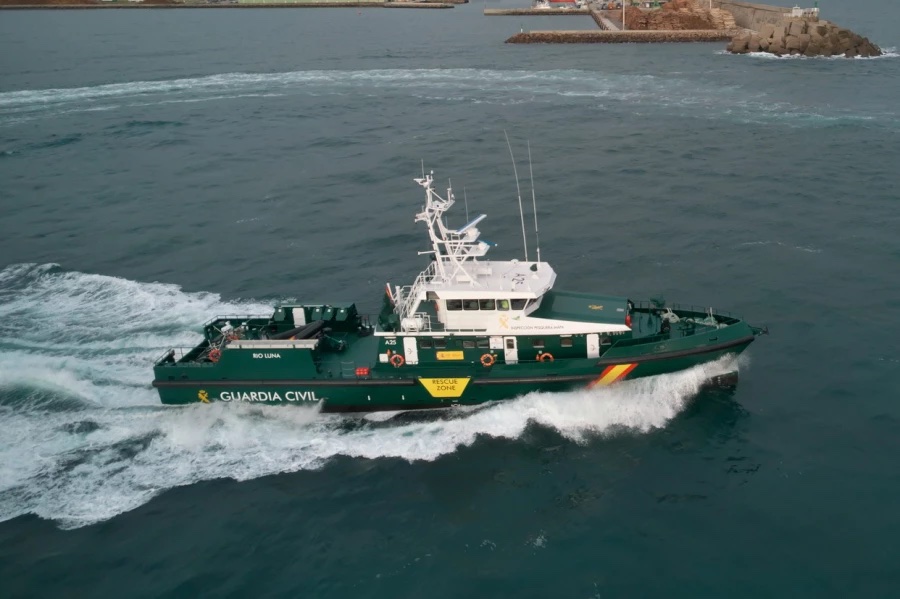 Llega a Las Palmas un barco con el mayor alijo de coca&iacute;na incautado en alta mar
