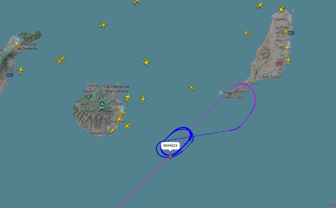 Una aver&iacute;a sanitaria obliga a parar en Gran Canaria a un avi&oacute;n con 2 evacuados del crucero