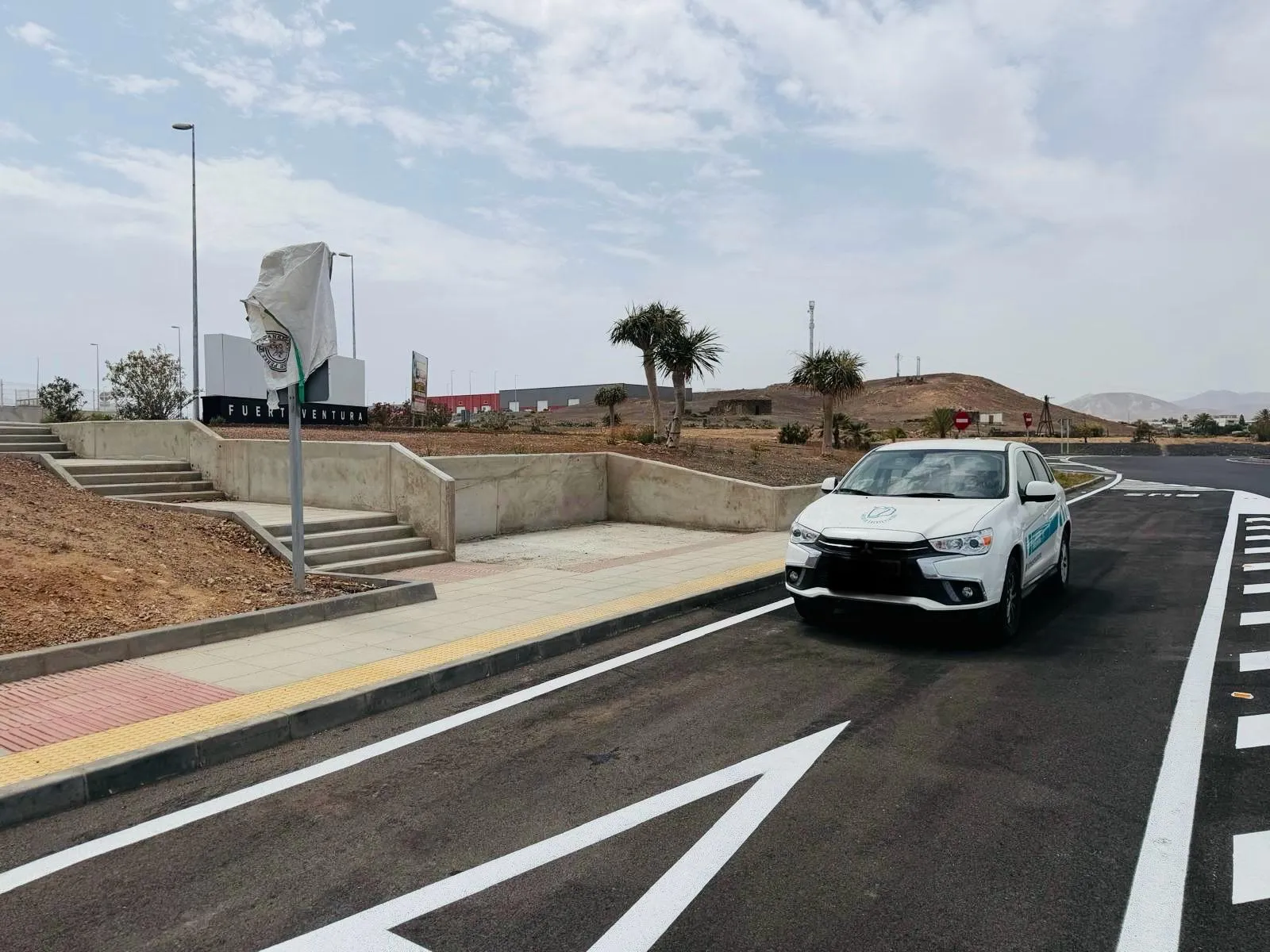 Finally, a Bus Stop in El Cuchillete