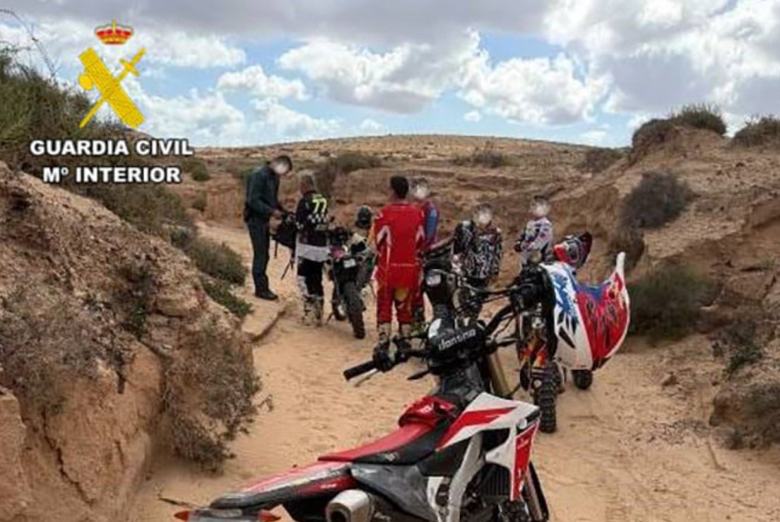 Destrozando el barranco de Los Encantados en moto