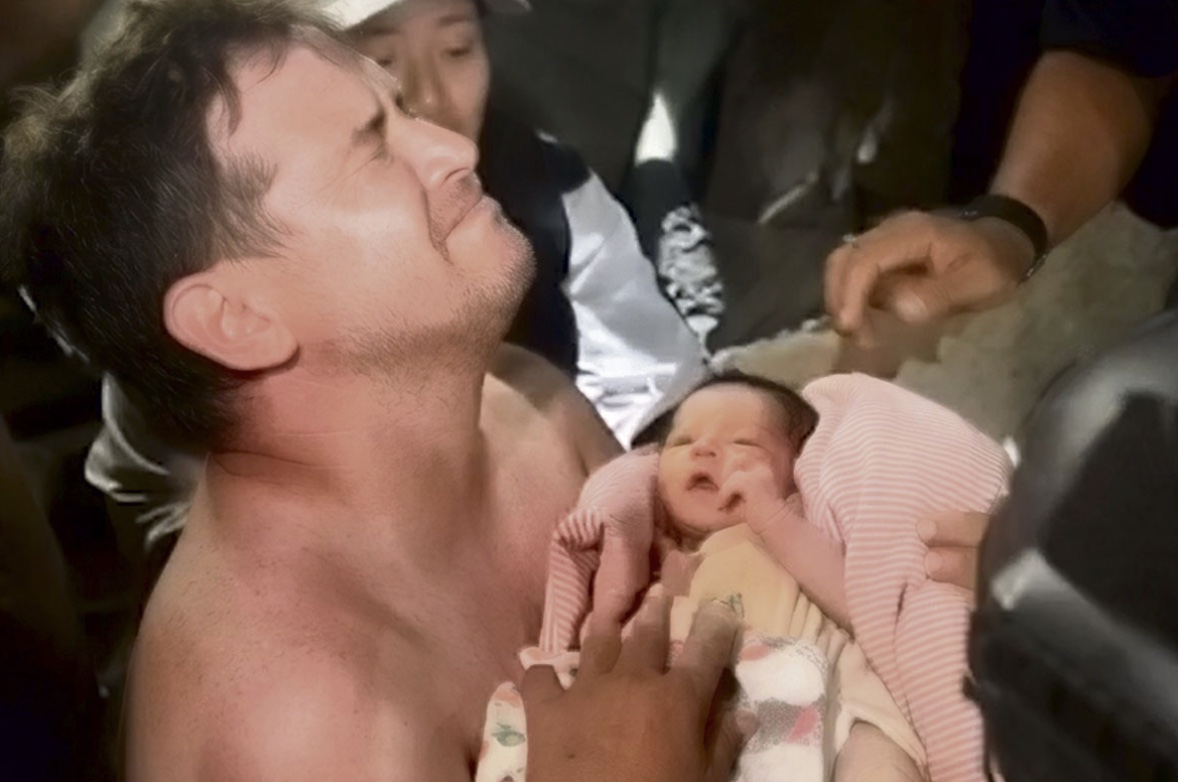 El rescate de un beb&eacute; y su madre en La Guaria conmueve al mundo