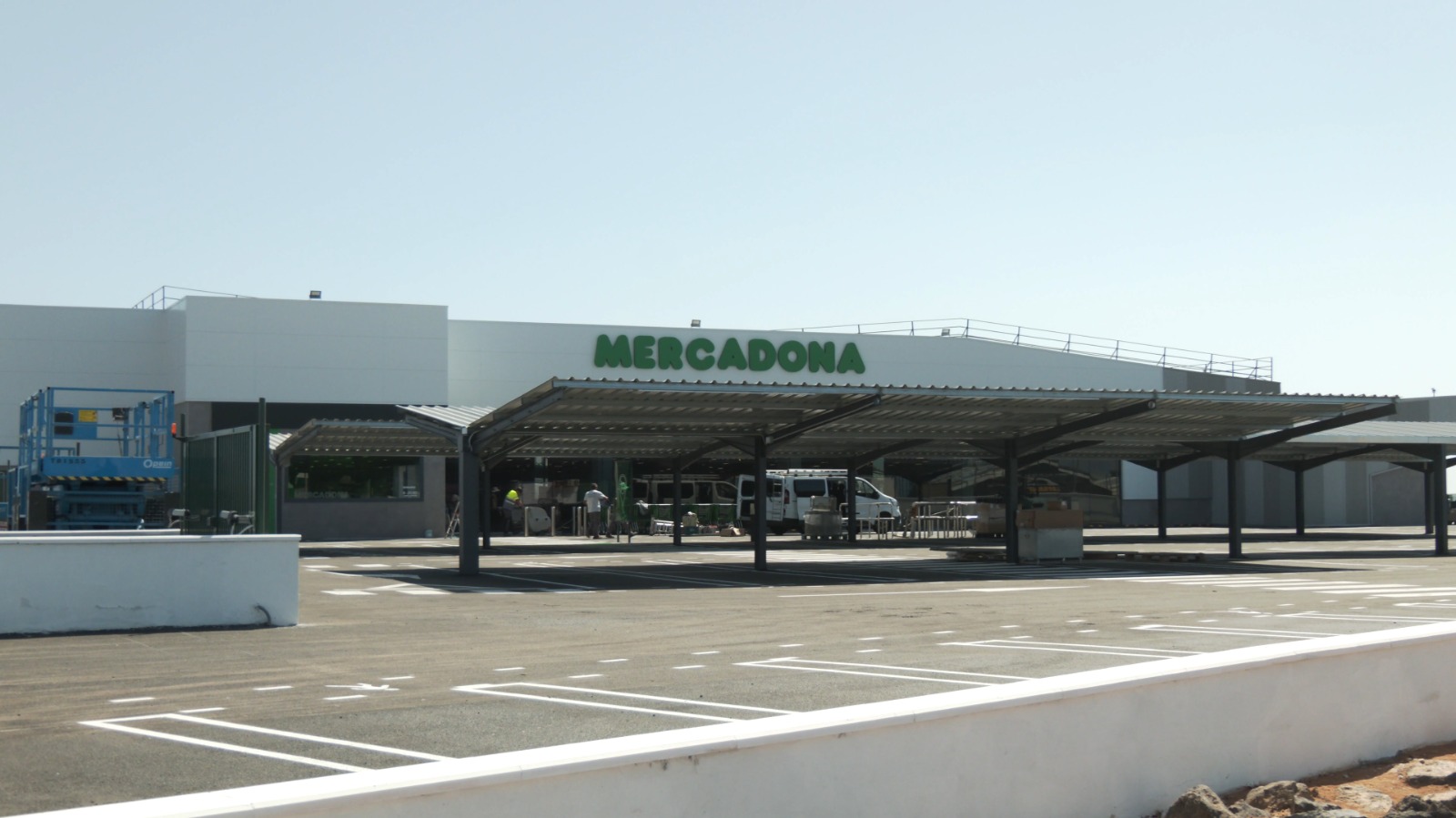 Reabre el Mercadona en La Hondura