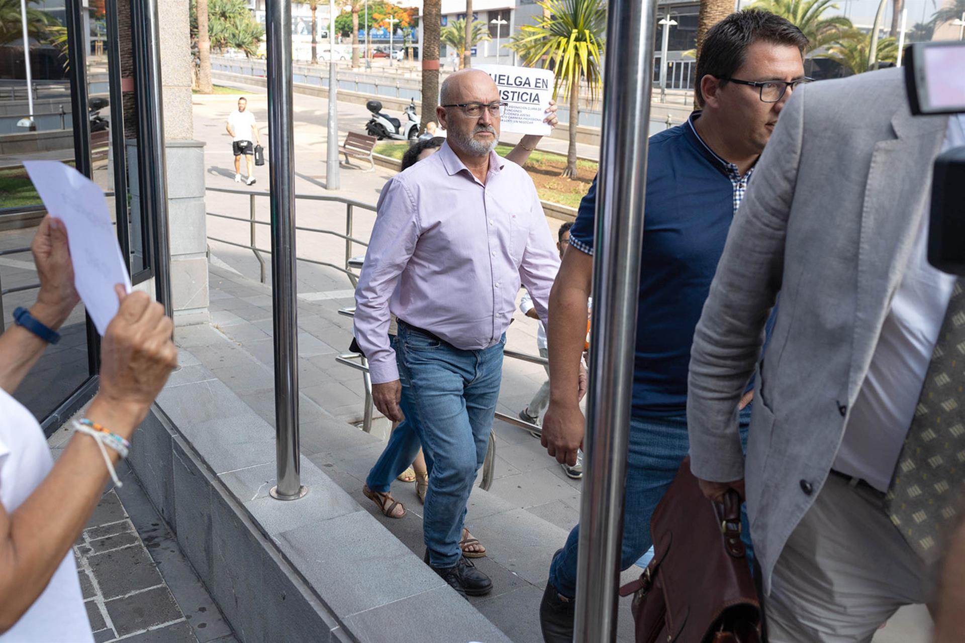 Fiscal&iacute;a pide 13 a&ntilde;os de c&aacute;rcel para Navarro Tacoronte y 8 para Juan Bernardo Fuentes
