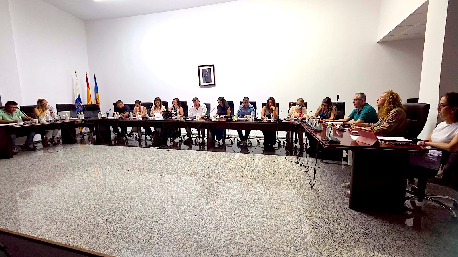 Tuineje aprueba una  moci&oacute;n para desbloquear el pago pendiente a  proveedores