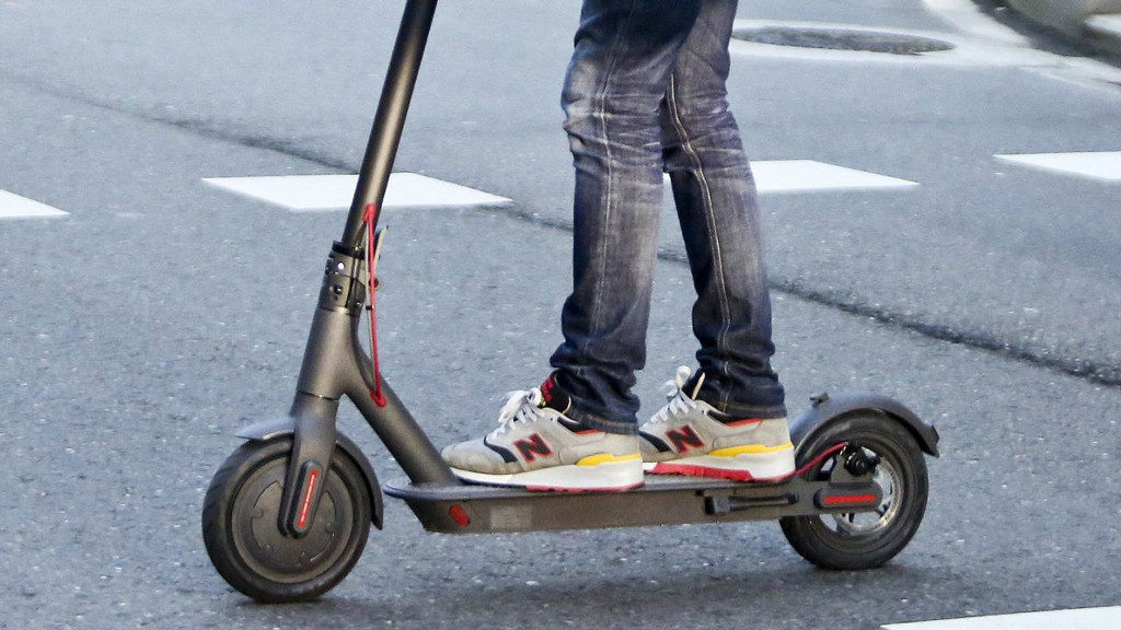 Distribuyendo droga en patinete por Corralejo