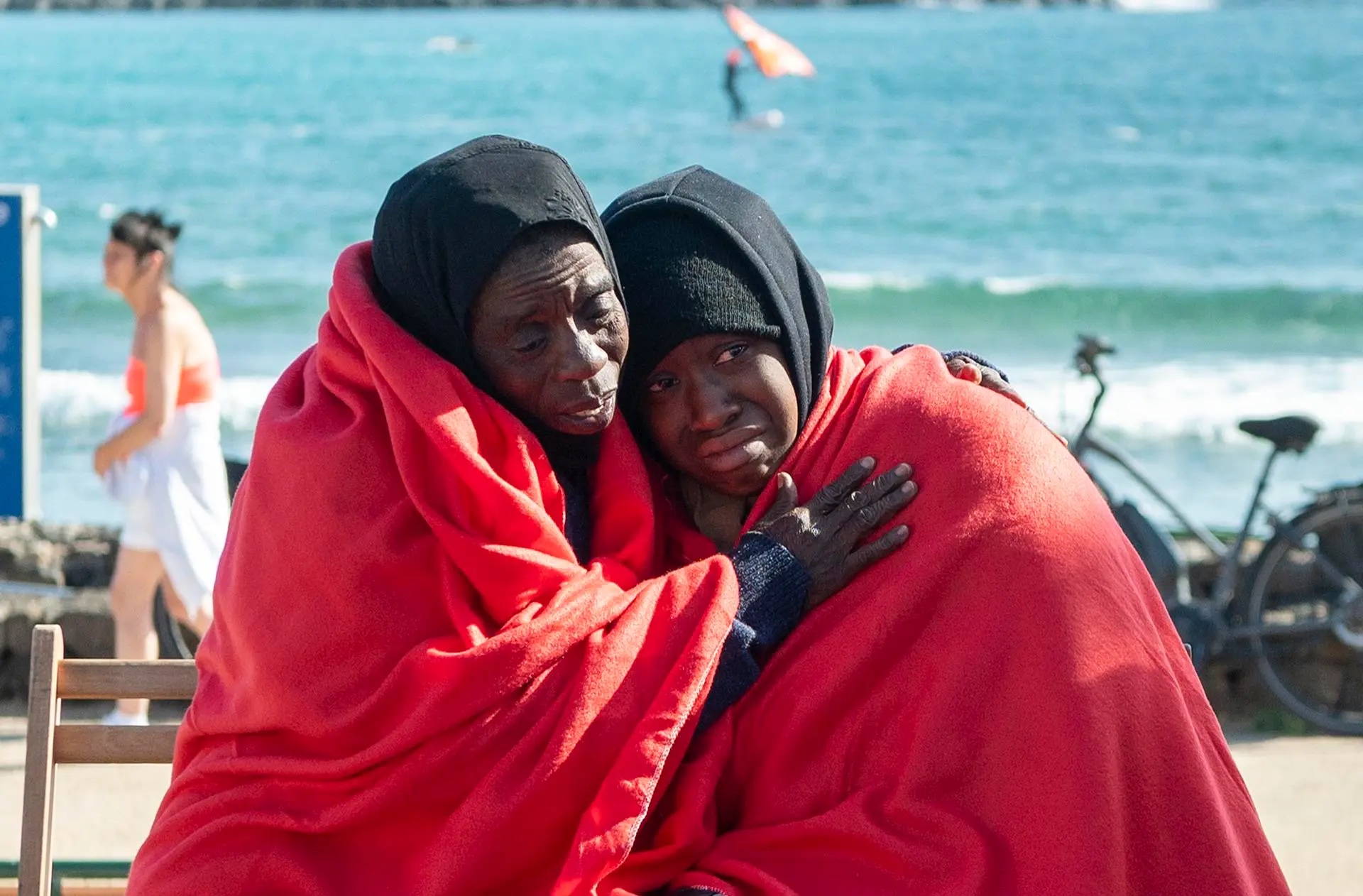 Llegan a la costa de Lanzarote ocho personas en un cayuco
