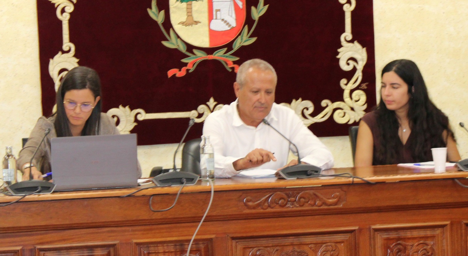 Antigua aprueba por 9.5 millones de euros el expediente de residuos y limpieza